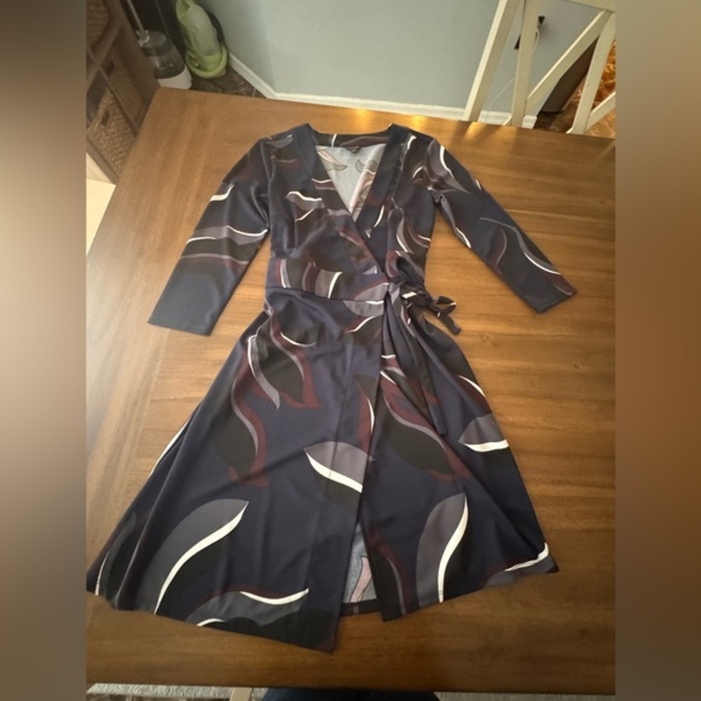Ann Taylor Elegant Wrap Dress in Navy and White 4